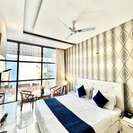 Hotel Hollywood Zirakpur Esterno foto