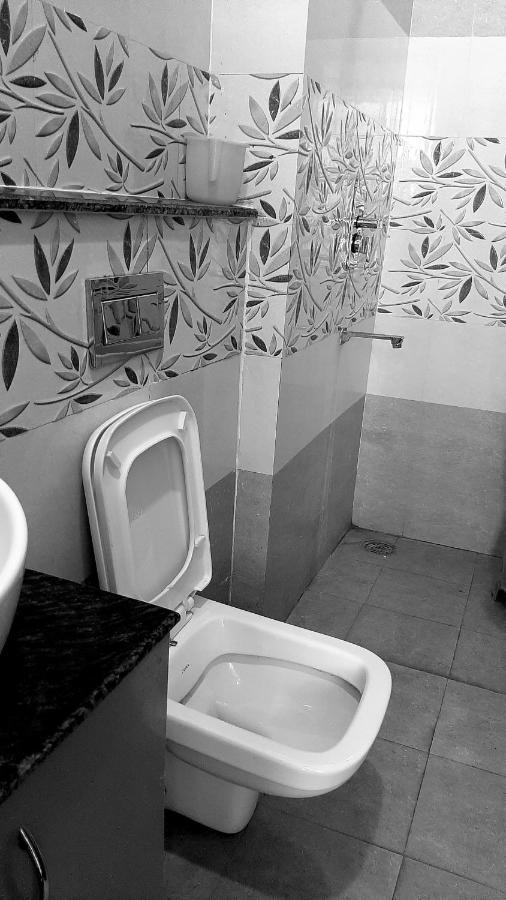 Hotel Hollywood Zirakpur Esterno foto