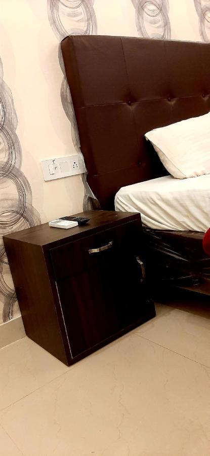 Hotel Hollywood Zirakpur Esterno foto