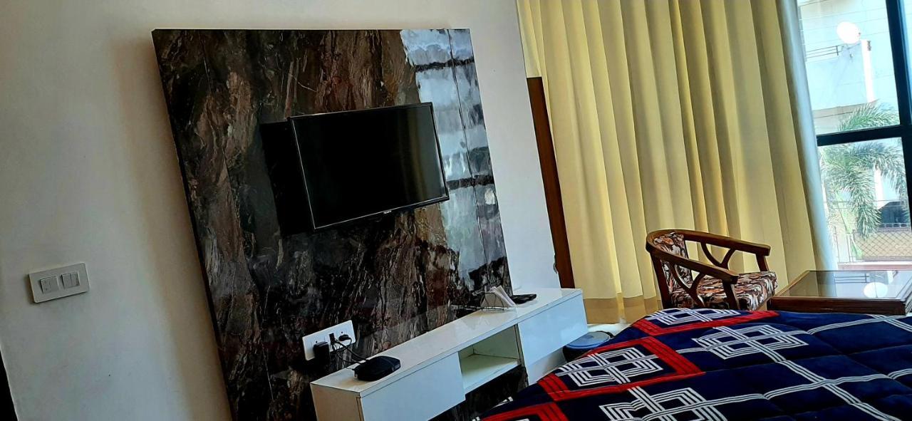 Hotel Hollywood Zirakpur Esterno foto