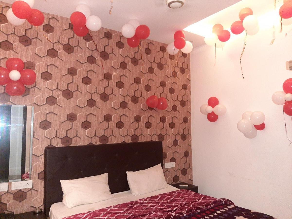 Hotel Hollywood Zirakpur Esterno foto