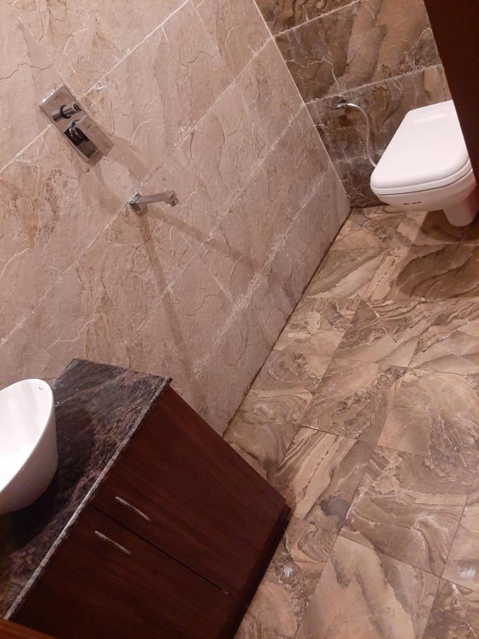 Hotel Hollywood Zirakpur Esterno foto