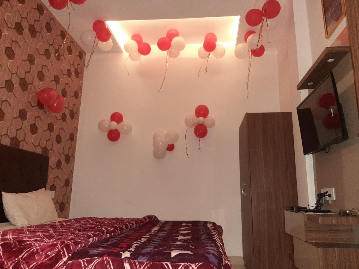 Hotel Hollywood Zirakpur Esterno foto