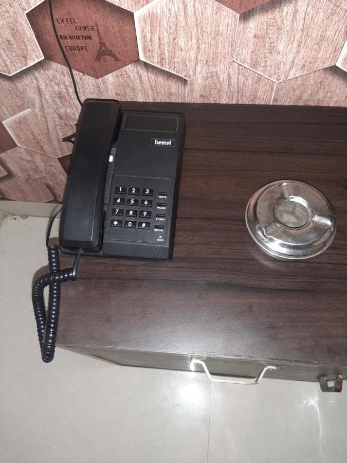 Hotel Hollywood Zirakpur Esterno foto