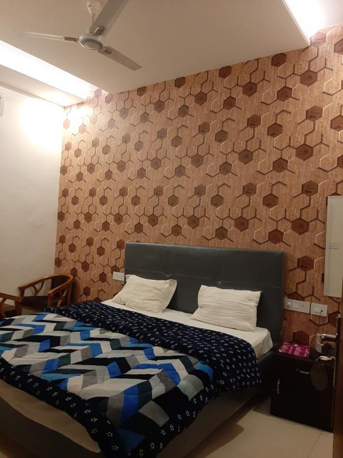 Hotel Hollywood Zirakpur Esterno foto