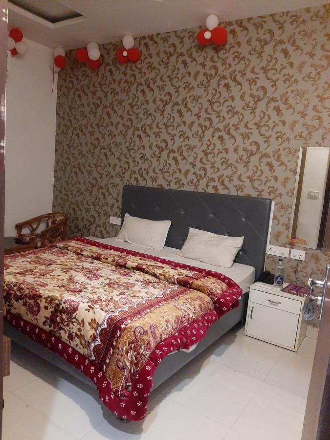 Hotel Hollywood Zirakpur Esterno foto