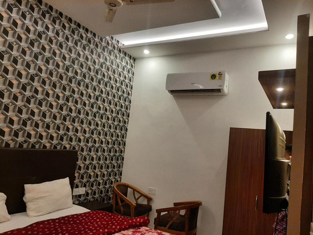Hotel Hollywood Zirakpur Esterno foto