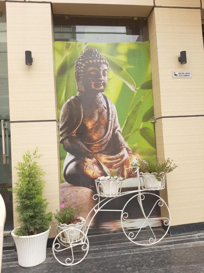 Hotel Hollywood Zirakpur Esterno foto