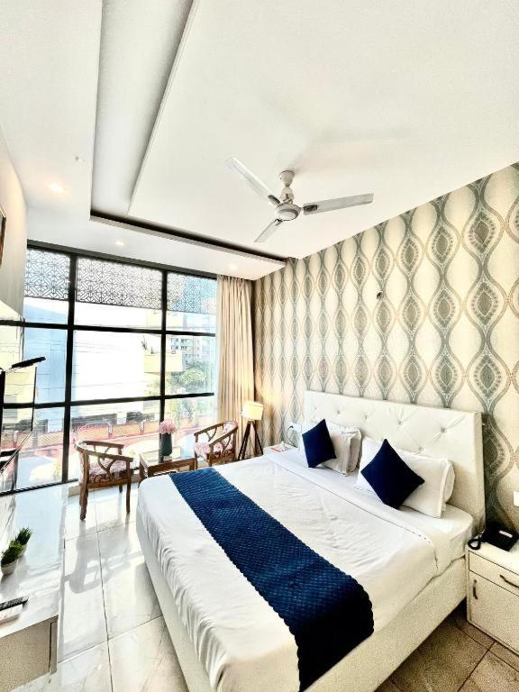 Hotel Hollywood Zirakpur Esterno foto