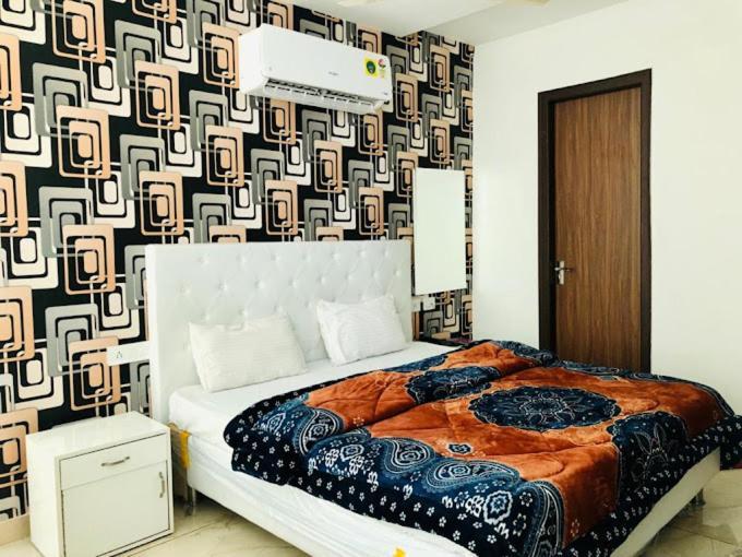 Hotel Hollywood Zirakpur Esterno foto