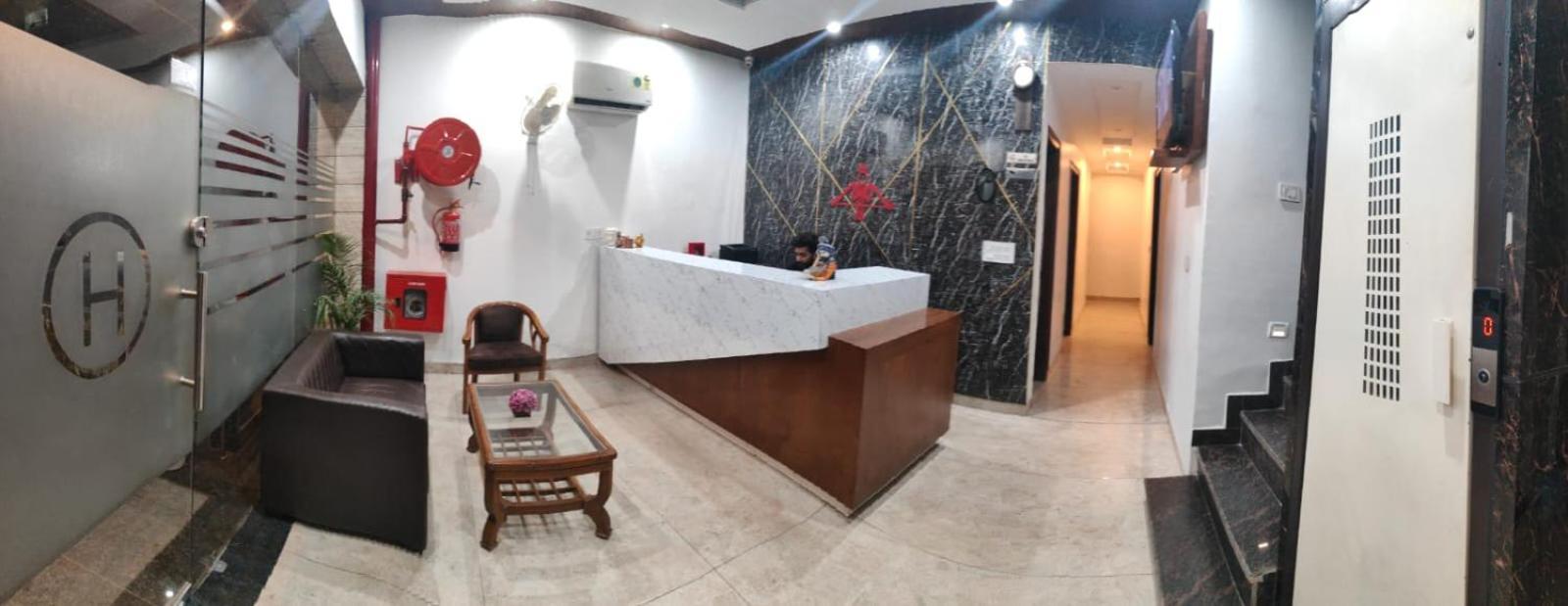 Hotel Hollywood Zirakpur Esterno foto