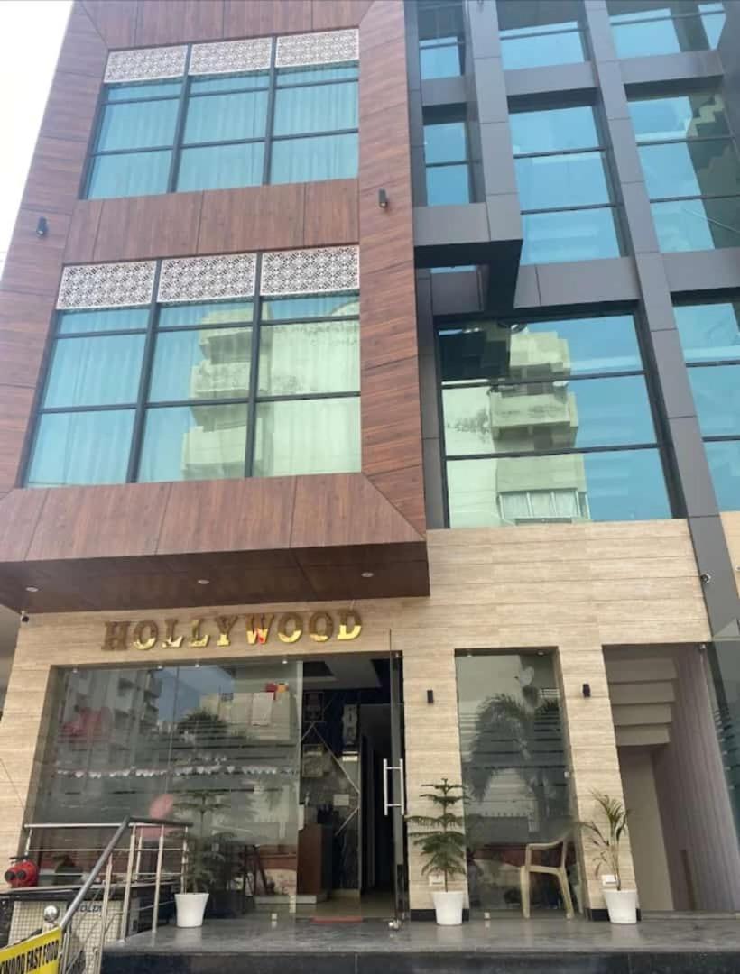 Hotel Hollywood Zirakpur Esterno foto